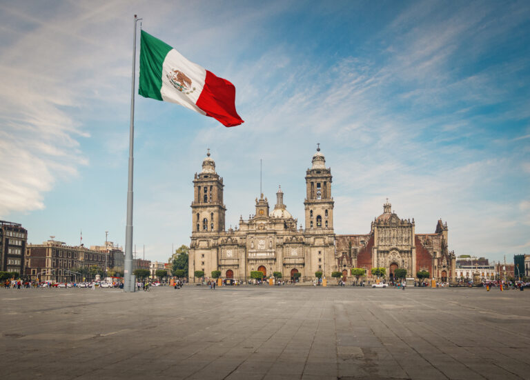 México busca resolver las consultas en materia energética del Tratado México, Estados Unidos y Canadá (TMEC) por la “vía conciliatoria”, indicó la Secretaría de Economía (SE).